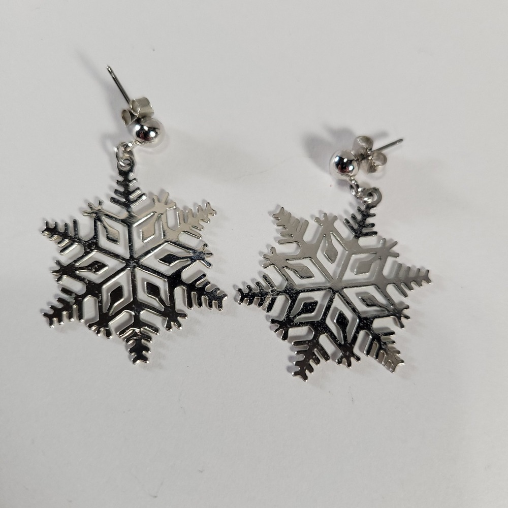 Snowflake Drop Earrings Silver Tone Festive Winter Holiday Dangle Jewelry